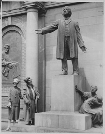 photo of Henry Ward Beecher statue